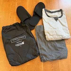 NEW Qatar Airways Pajamas Loungewear Set by The White Company London Size Medium